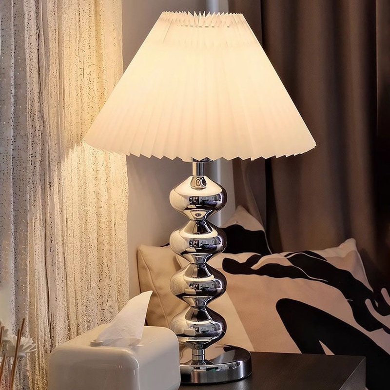 Modern Light Luxury Simple Wrought Iron Pleats 1-Light Table Lamp