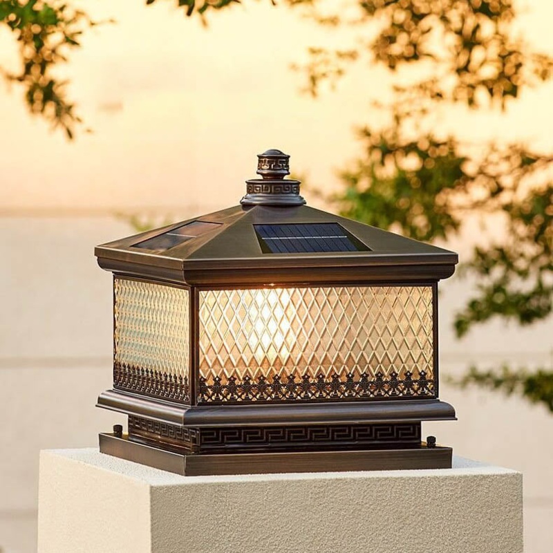 Traditional Chinese Palace Brass Glass Solar 1-Light Outdoor Light For Garden