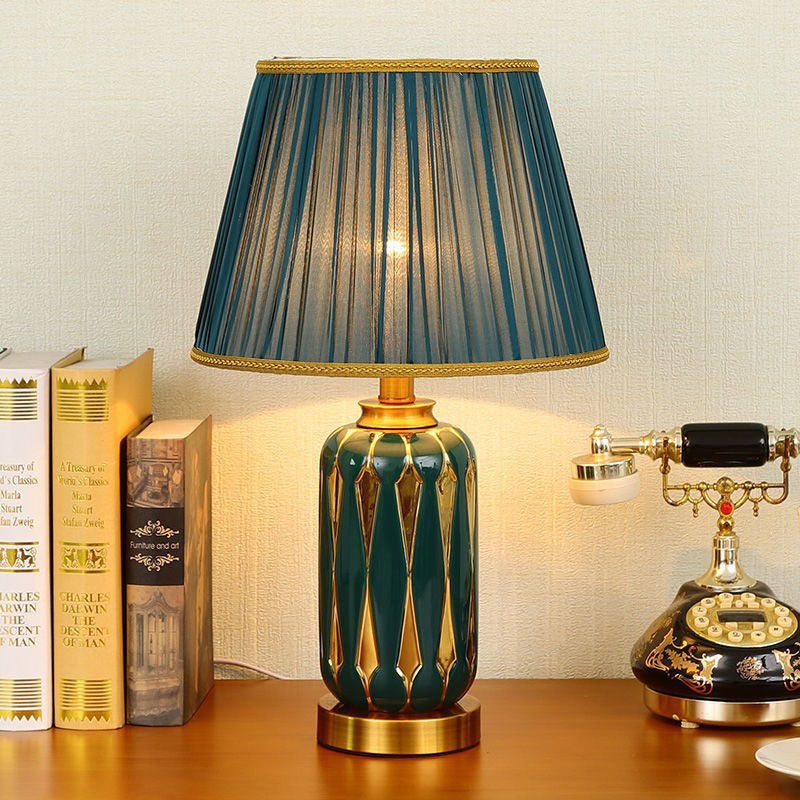 Modern Luxury Trapezoidal Vase Base Ceramic Fabric 1-Light Table Lamp For Bedroom