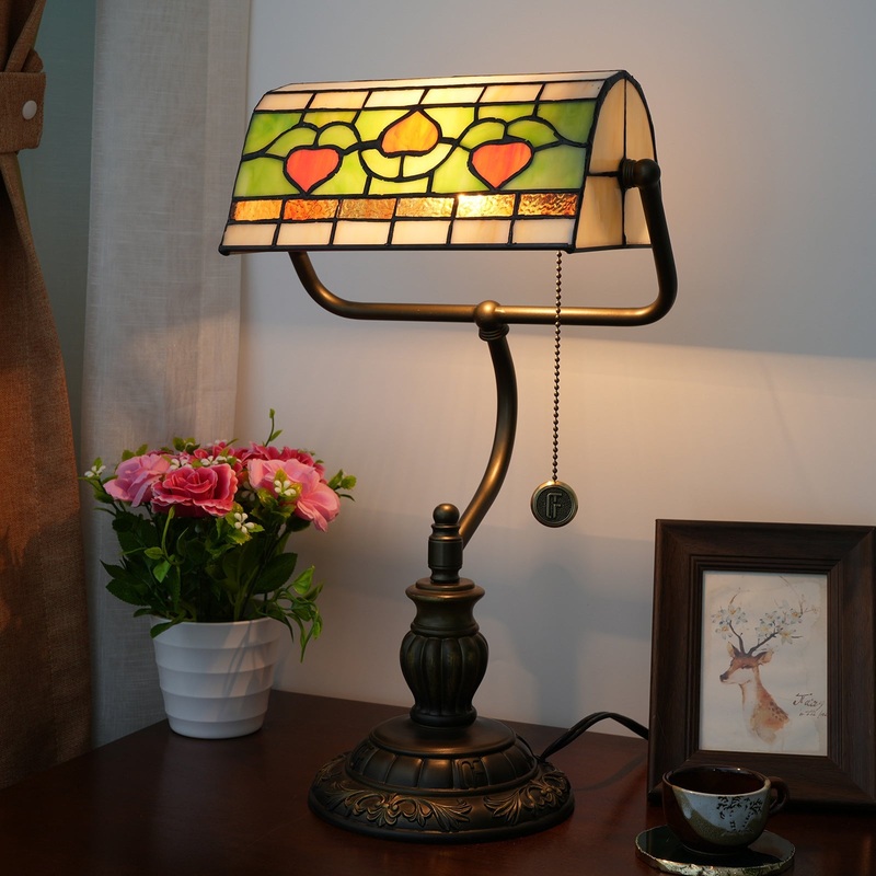 Traditional Tiffany Heart Design Stained Glass Resin Iron 1-Light Table Lamp For Bedroom