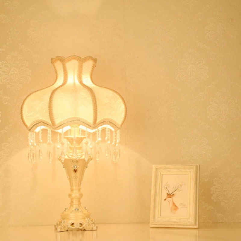 Modern Luxury Round Tasseled Vase Base Fabric Resin 1-Light Table Lamp For Bedroom
