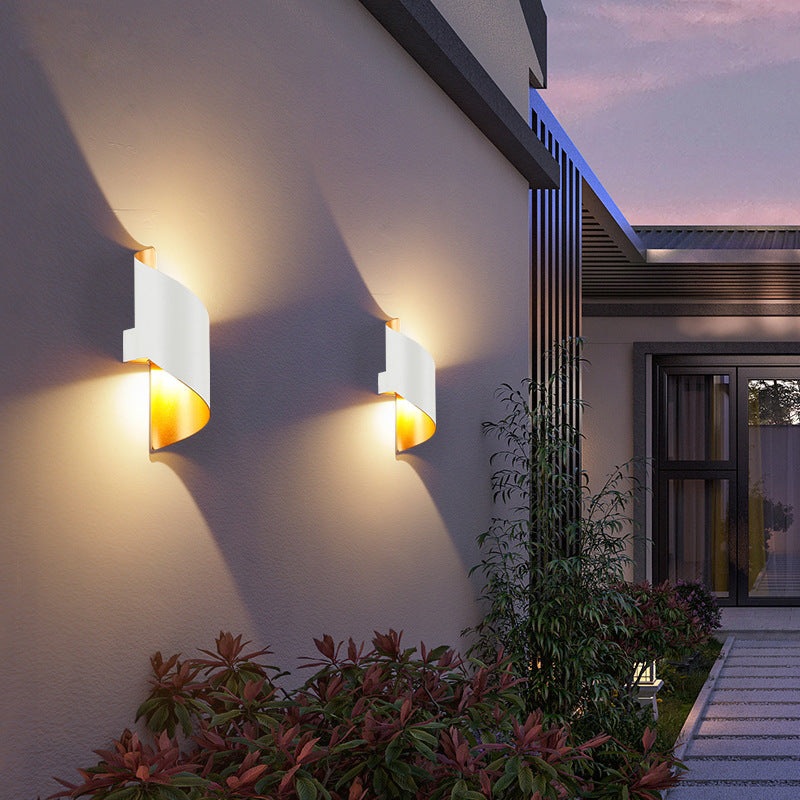 Modern Minimalist Curved PC Aluminum LED Wall Sconce Lamp For Outdoor