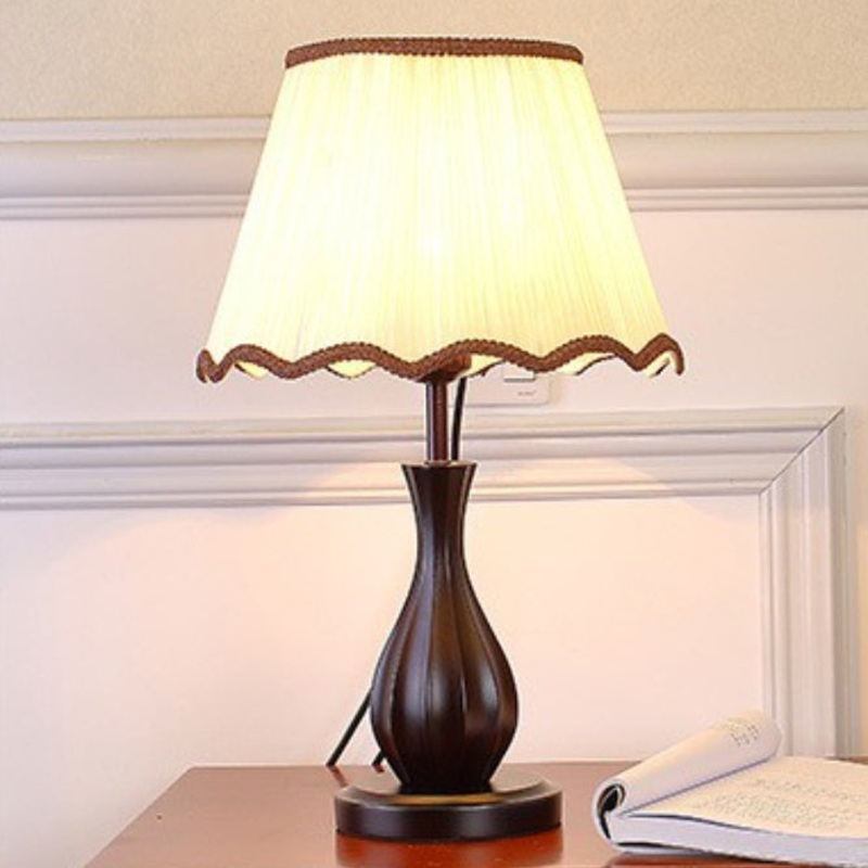 Traditional Vintage Drum Fabric Wood 1-Light Table Lamp For Living Room