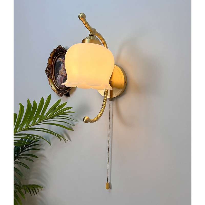 Traditional French Round Cream Pod Curve Glass Copper 1-Light Wall Sconce Lamp For Living Room